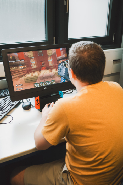 Spielerisch englisch lernen und über Schöpfung nachdenken bei unserem Minecraft-Workshop